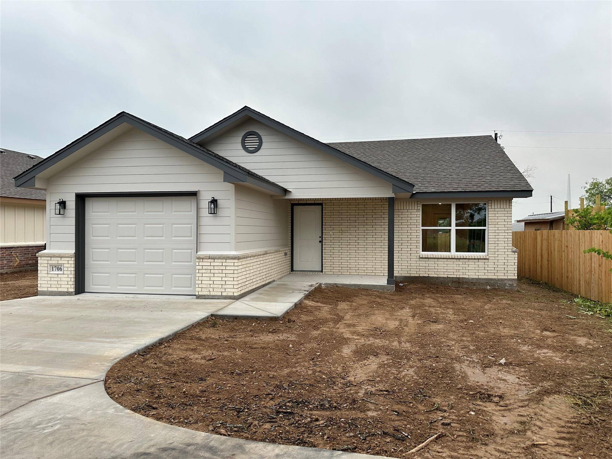 1706 East Ave J Ave, Lampasas, TX 76550
