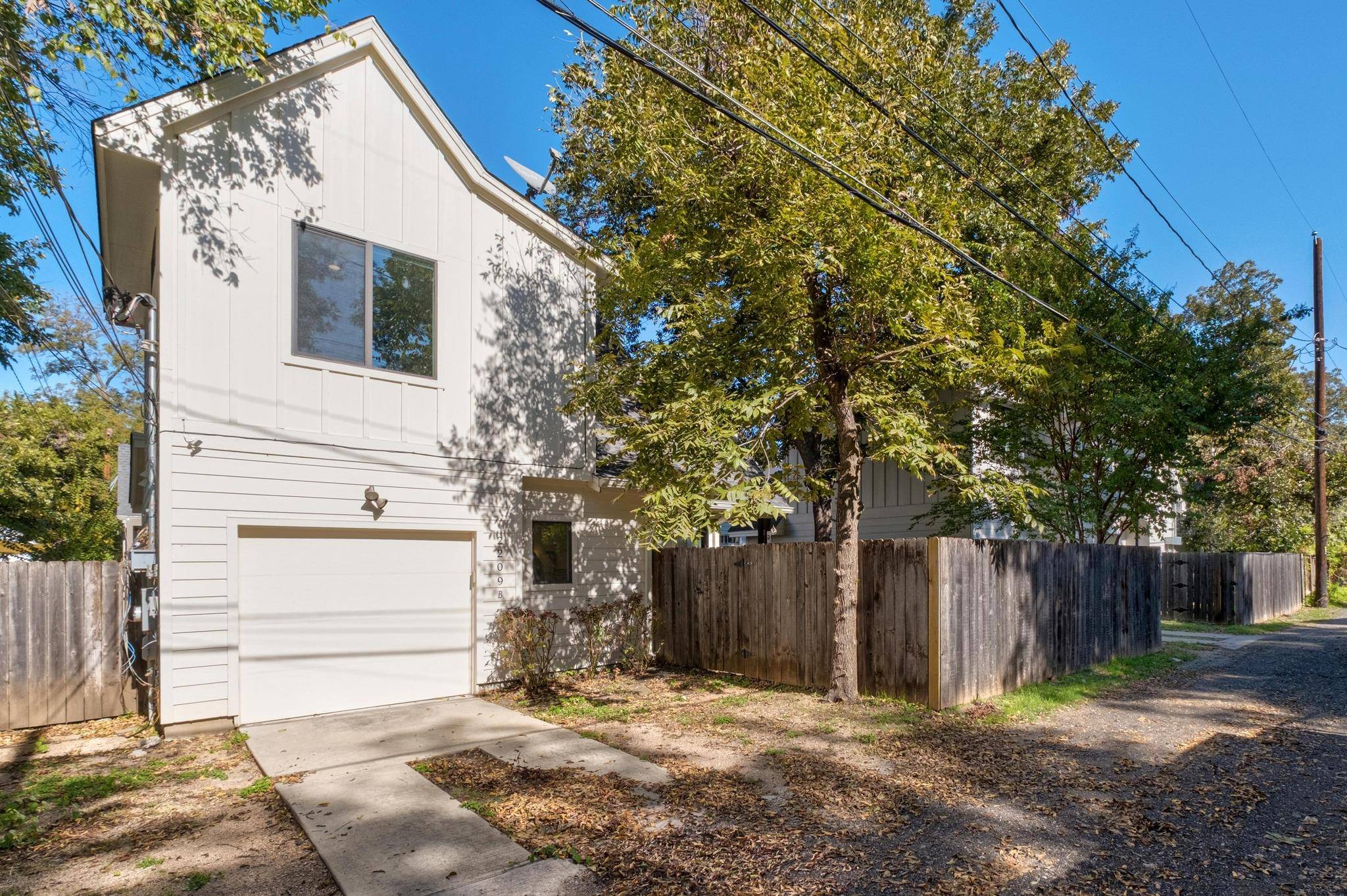2209 Willow ST #B, Austin, TX 78702