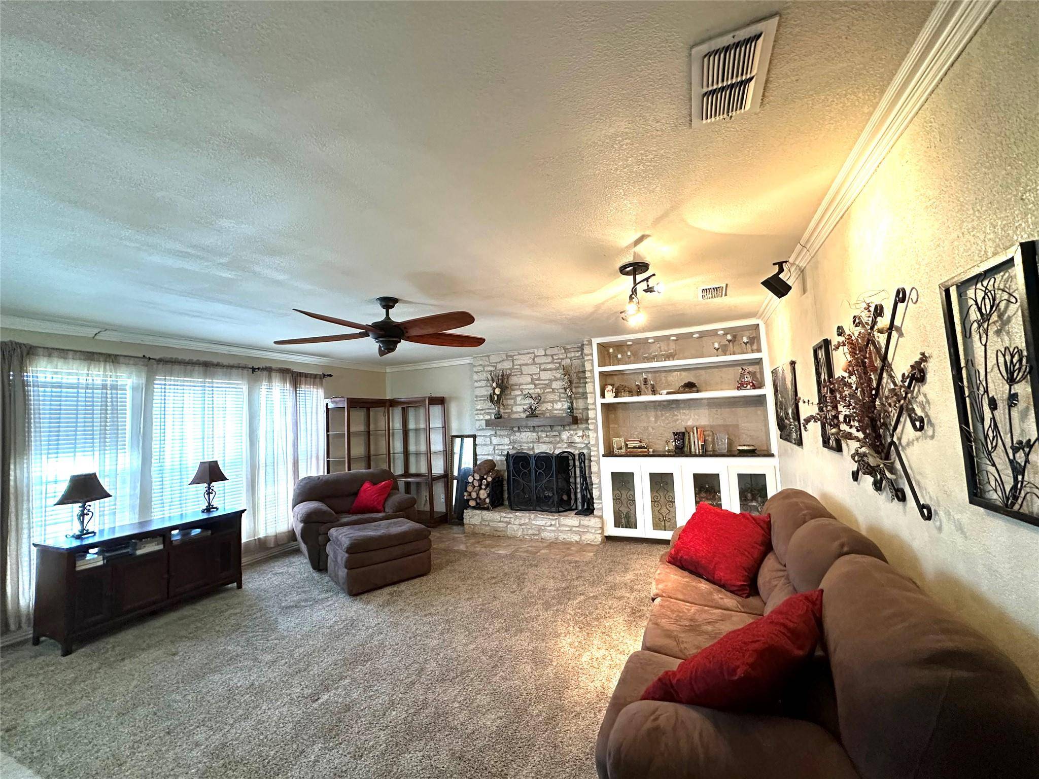 1409 Hillcrest DR, Taylor, TX 76574