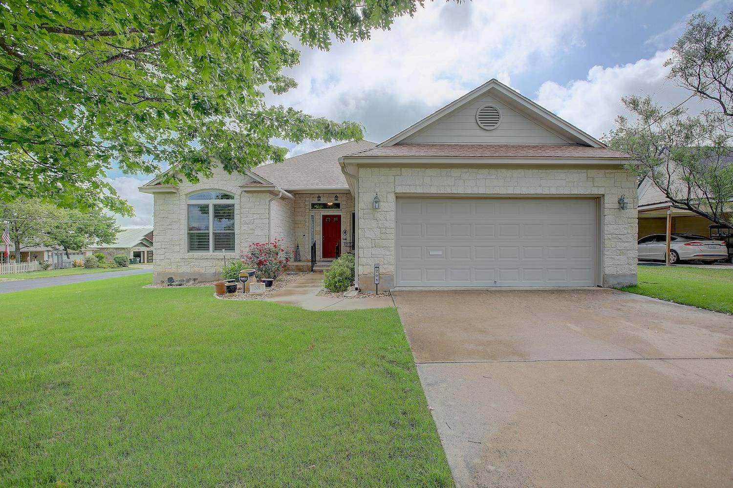201 S Pine ST, Georgetown, TX 78626