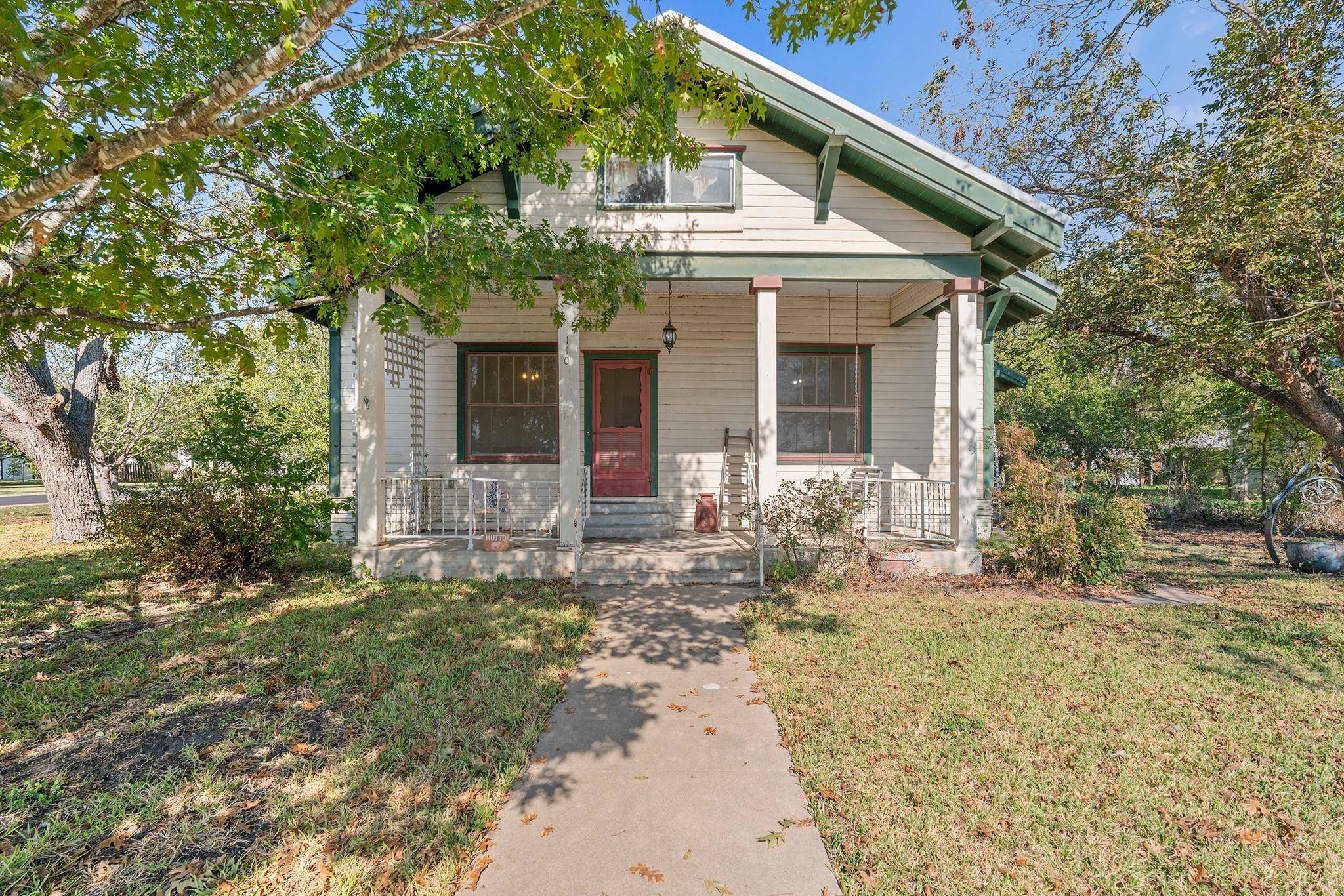110 W Pecan ST, Hutto, TX 78634