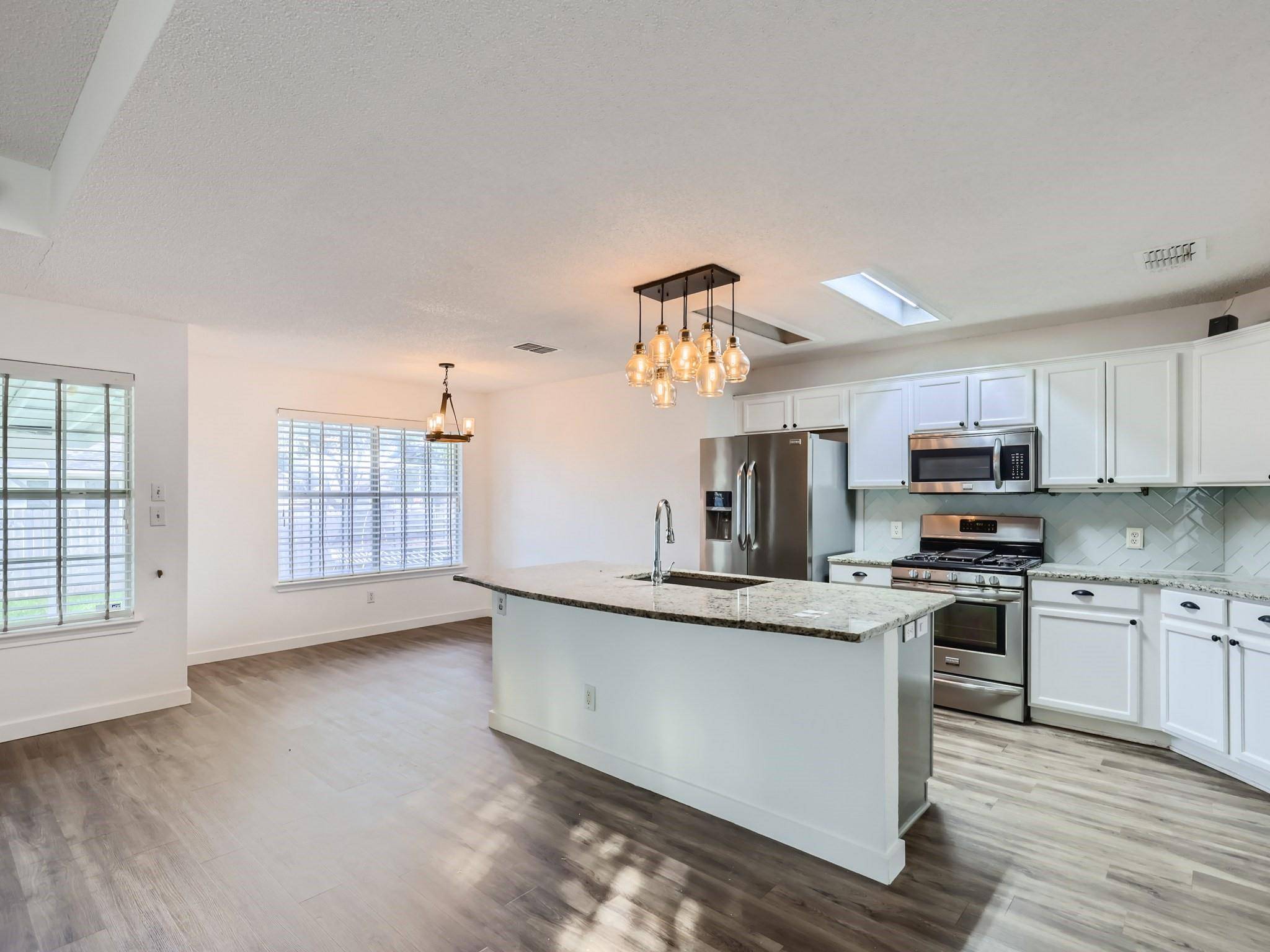 1807 Oakmont LN, Cedar Park, TX 78613