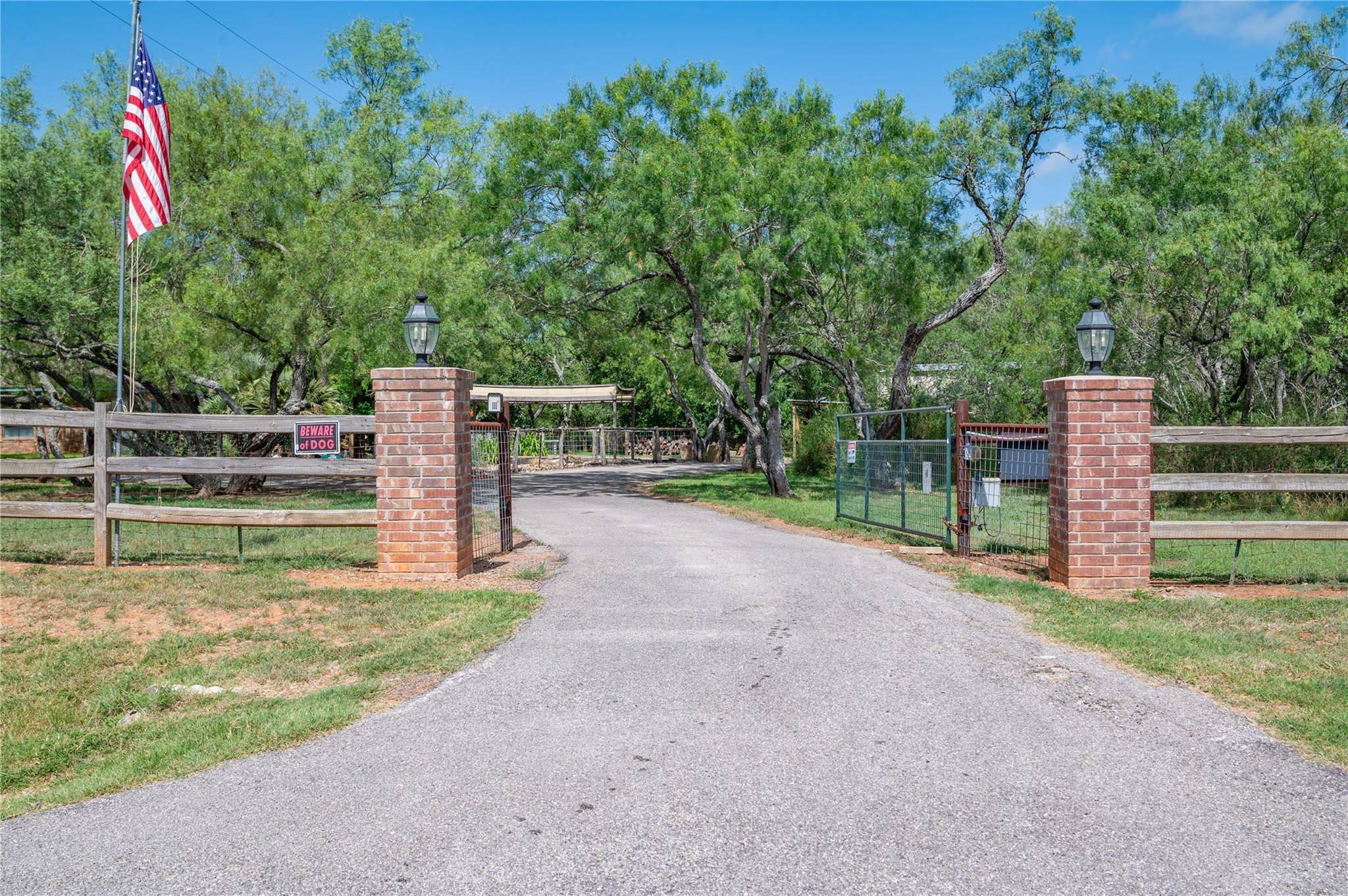 1470 Muehl RD, Seguin, TX 78155