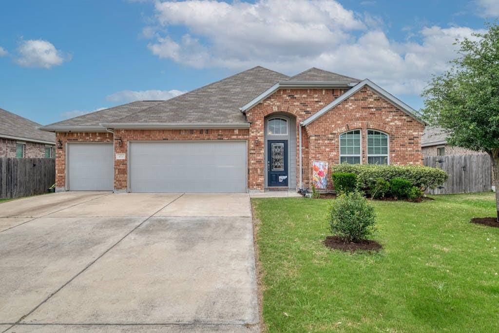 410 Hendelson LN, Hutto, TX 78634