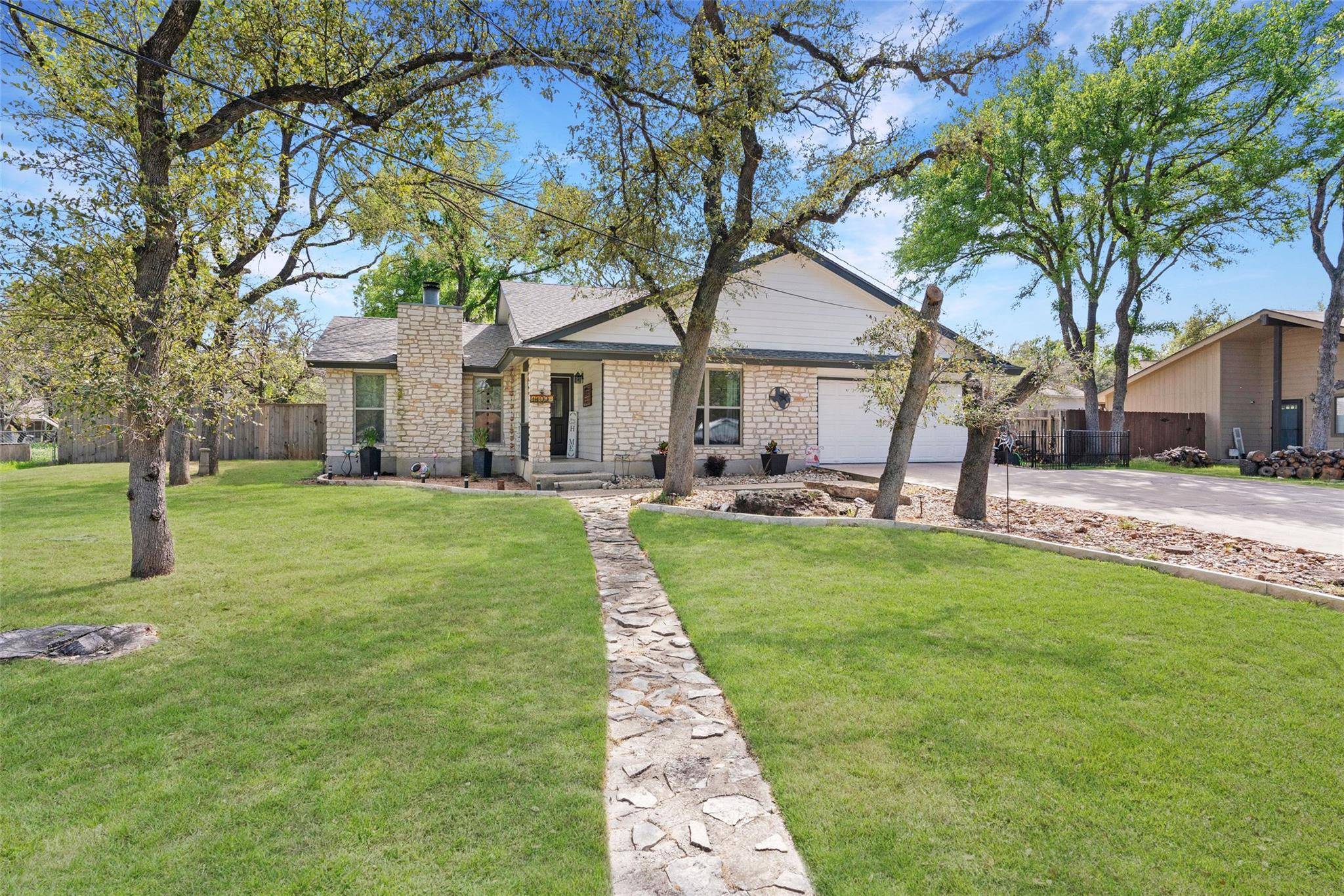 1100 Serenada DR, Georgetown, TX 78628
