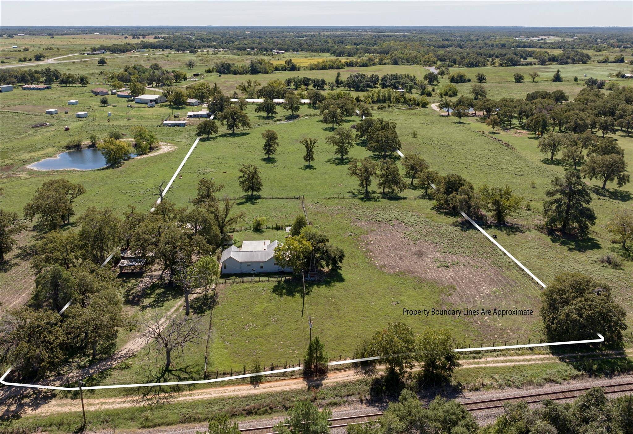 1422 E Cameron Ave, Rockdale, TX 76567