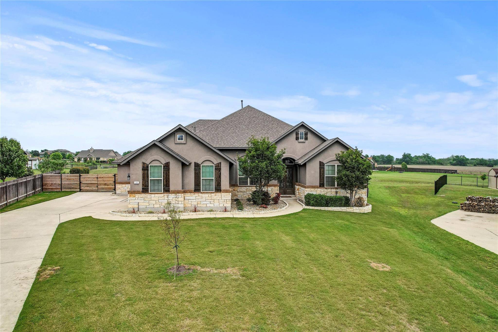 213 E Vienna DR, Hutto, TX 78634