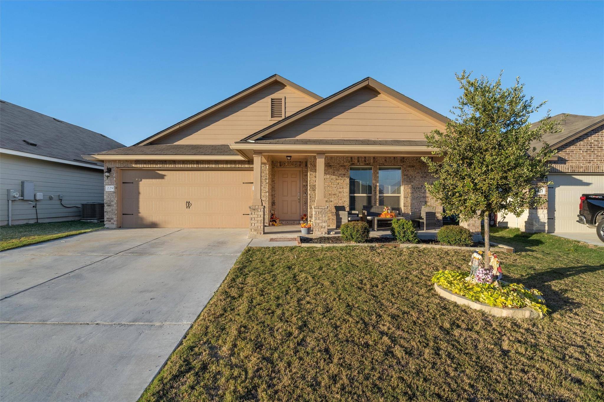 229 REAGOR DR, Taylor, TX 76574