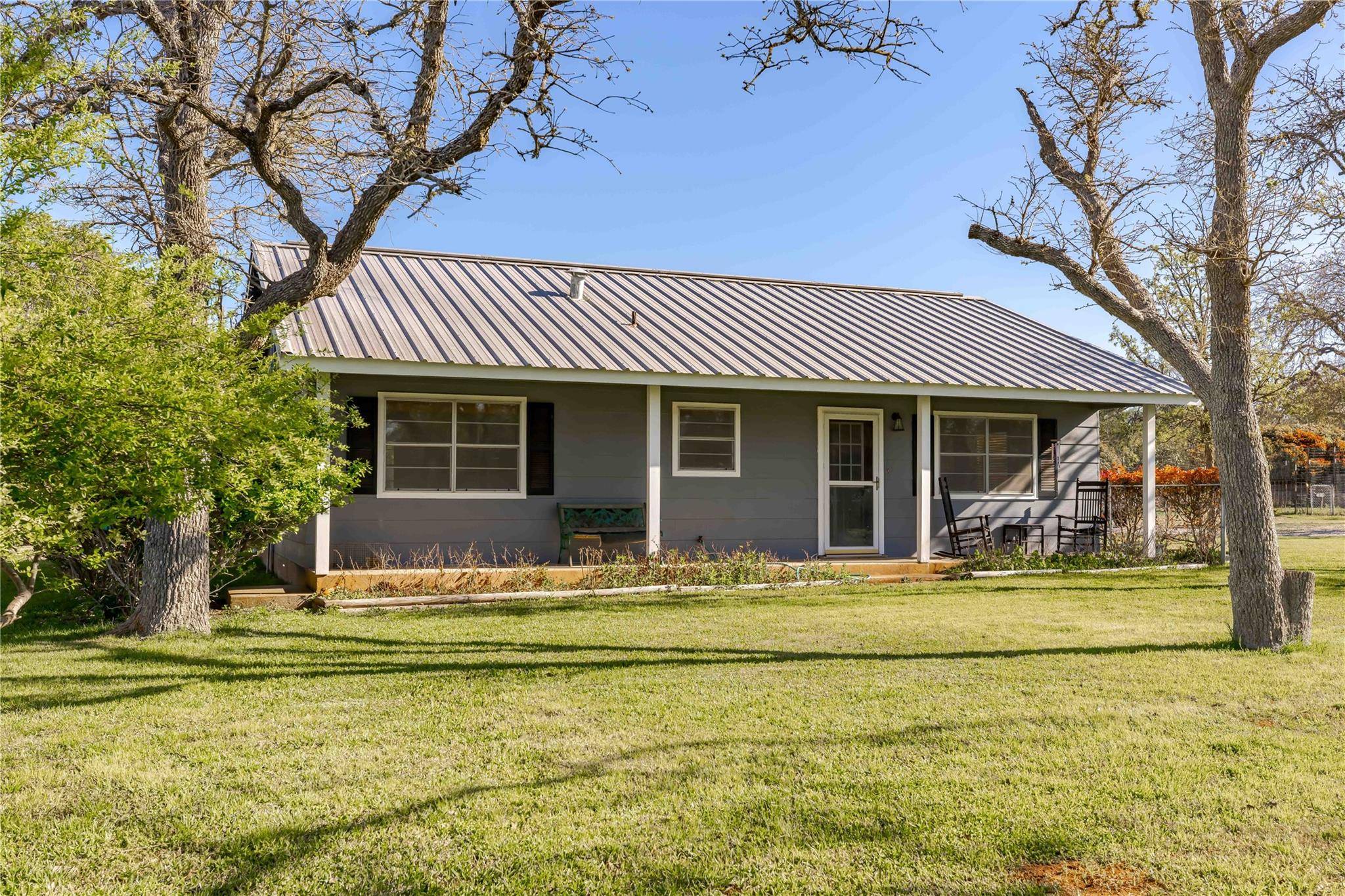 81 Weitz RD, Fredericksburg, TX 78624
