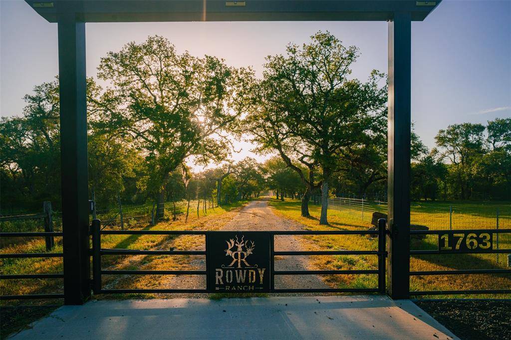 1763 County Road 14a, Hallettsville, TX 77964