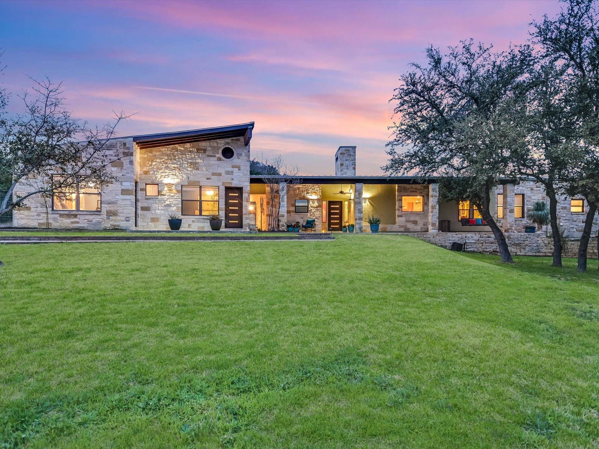 20300 Auger LN, Spicewood, TX 78669