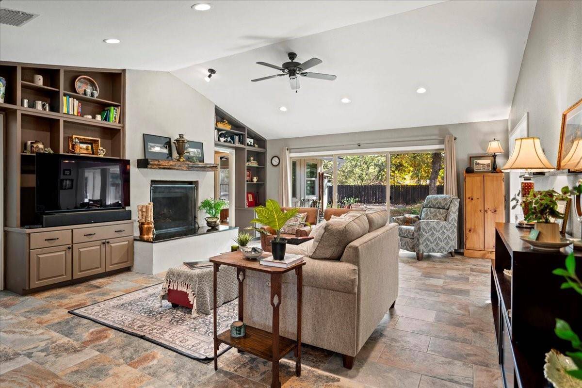 53 Woodcreek DR, Wimberley, TX 78676