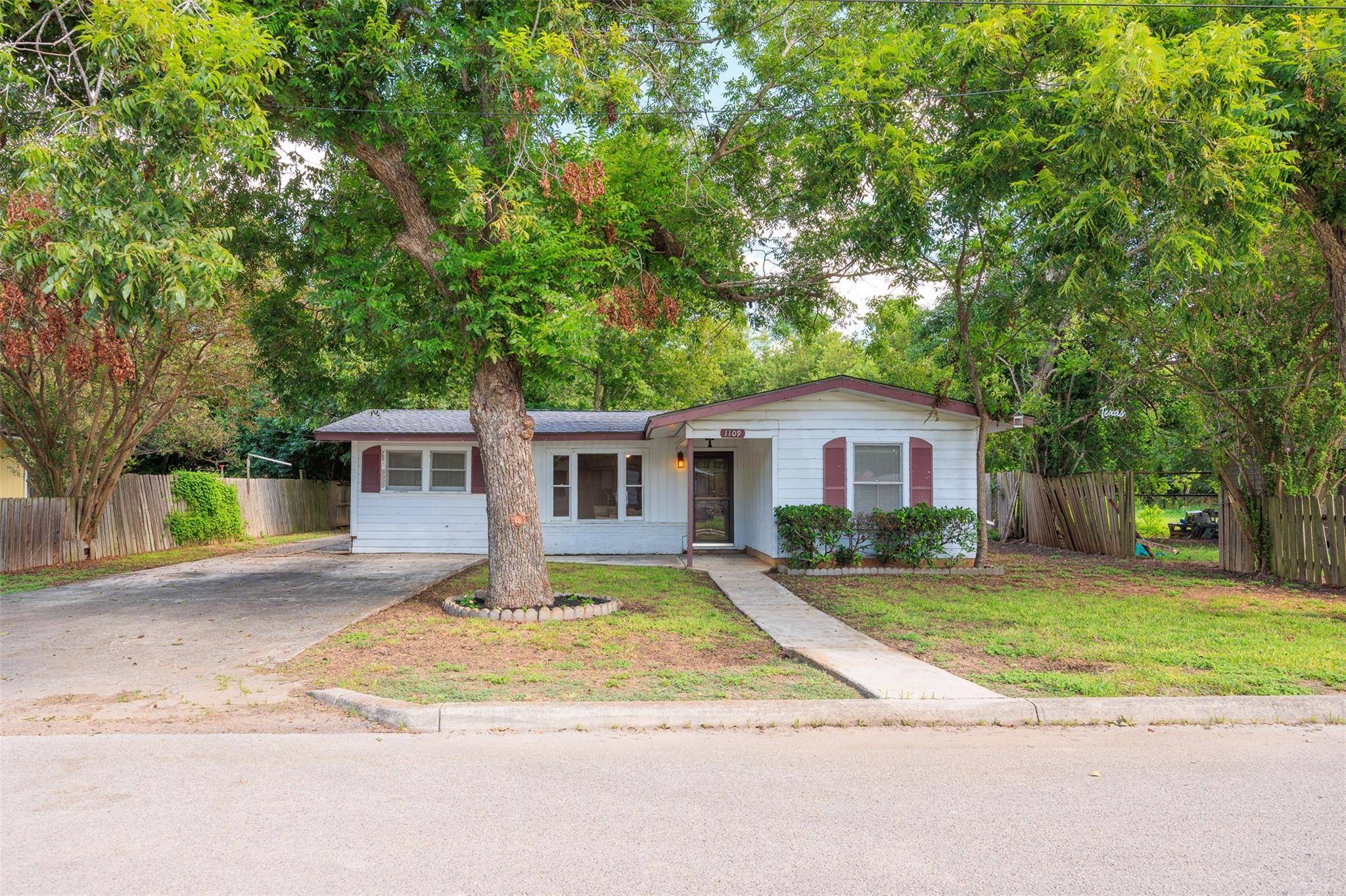1109 Faris ST, San Marcos, TX 78666