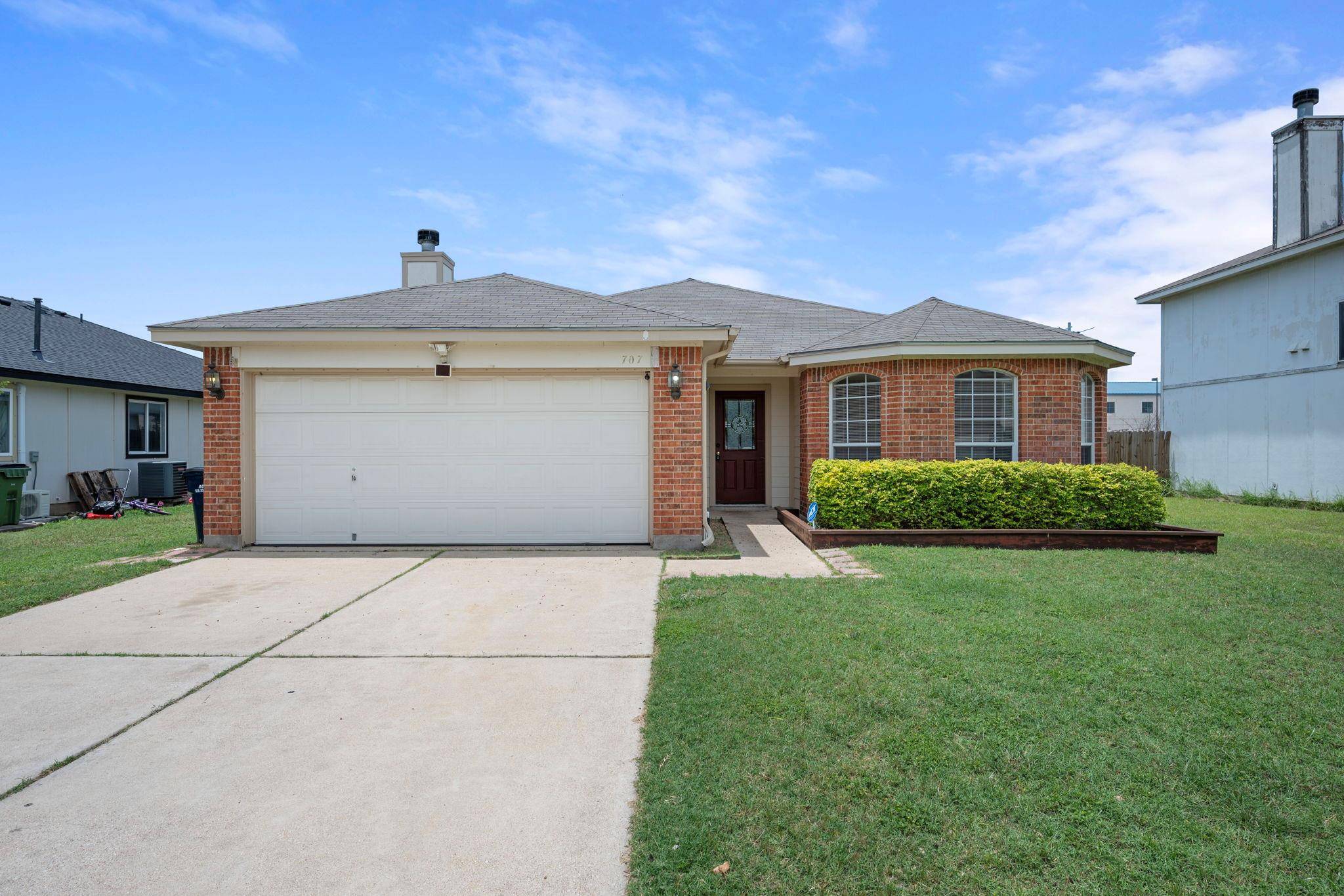 707 Eaglecreek DR, Leander, TX 78641