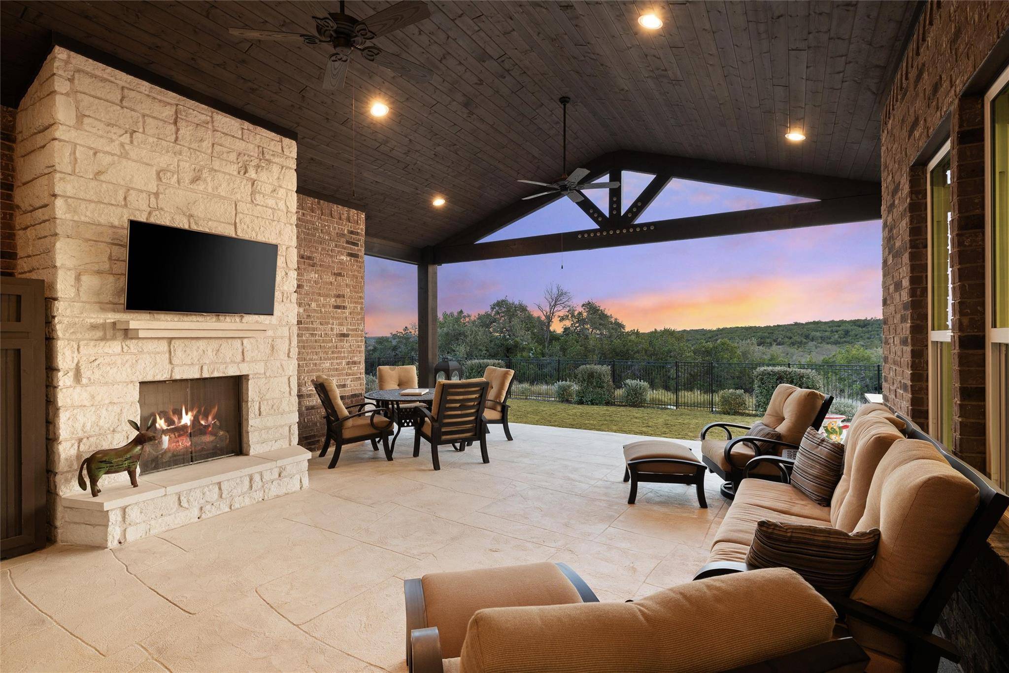 479 Crosswater LN, Dripping Springs, TX 78620