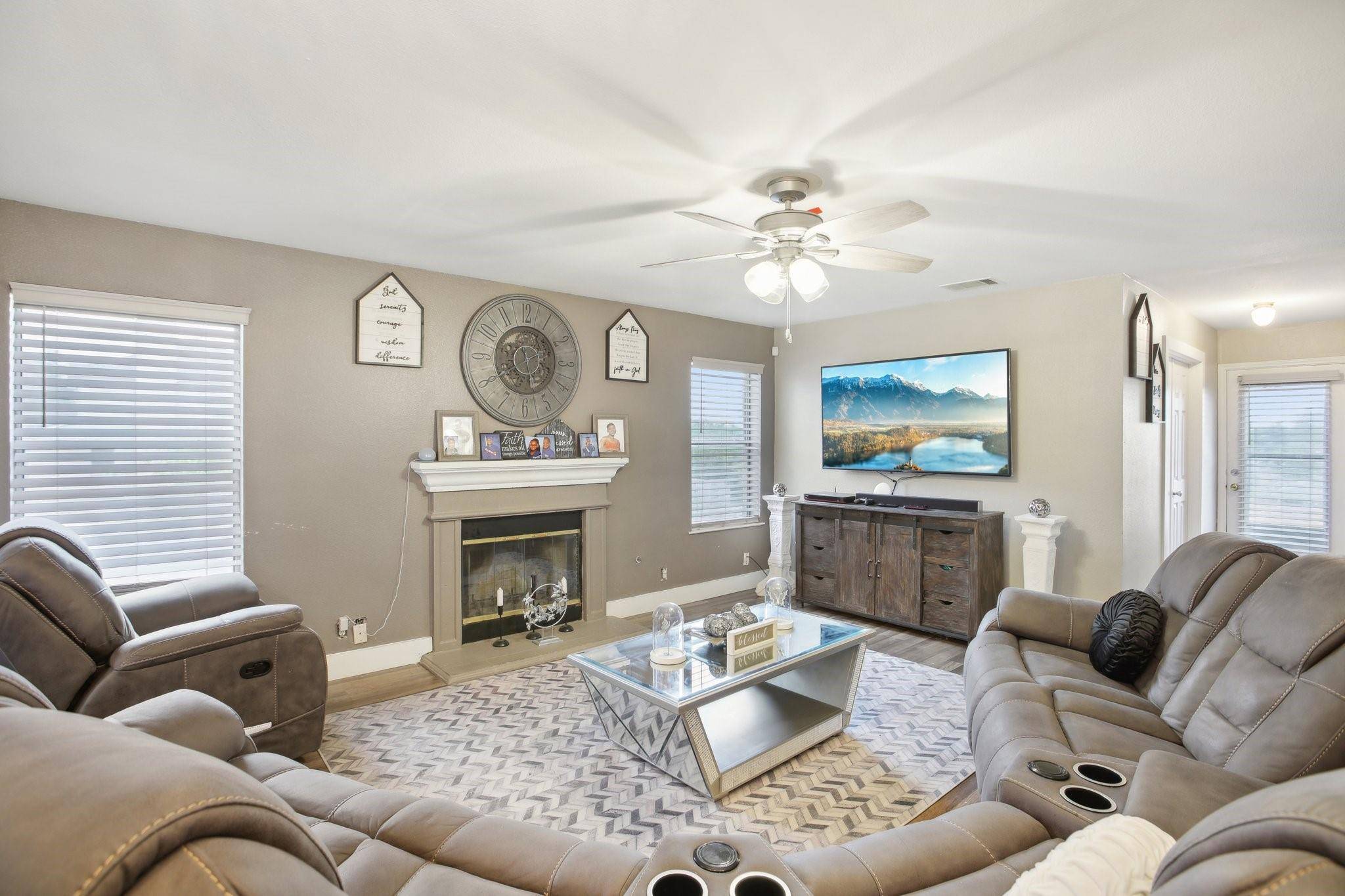301 Estate DR, Hutto, TX 78634