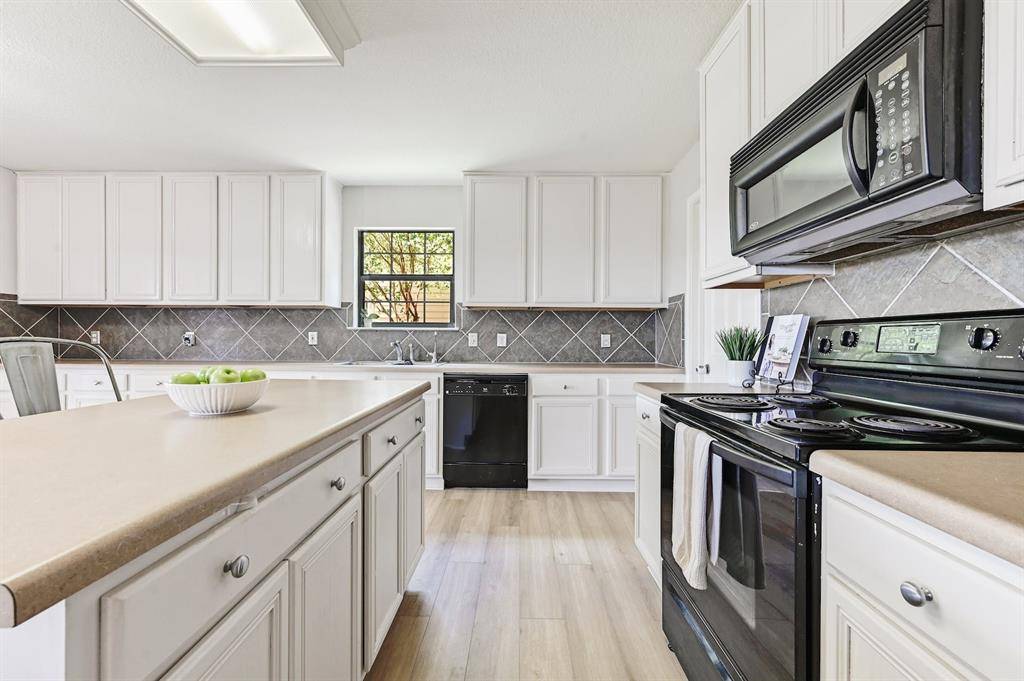 510 Holly Grove ST, Kyle, TX 78640