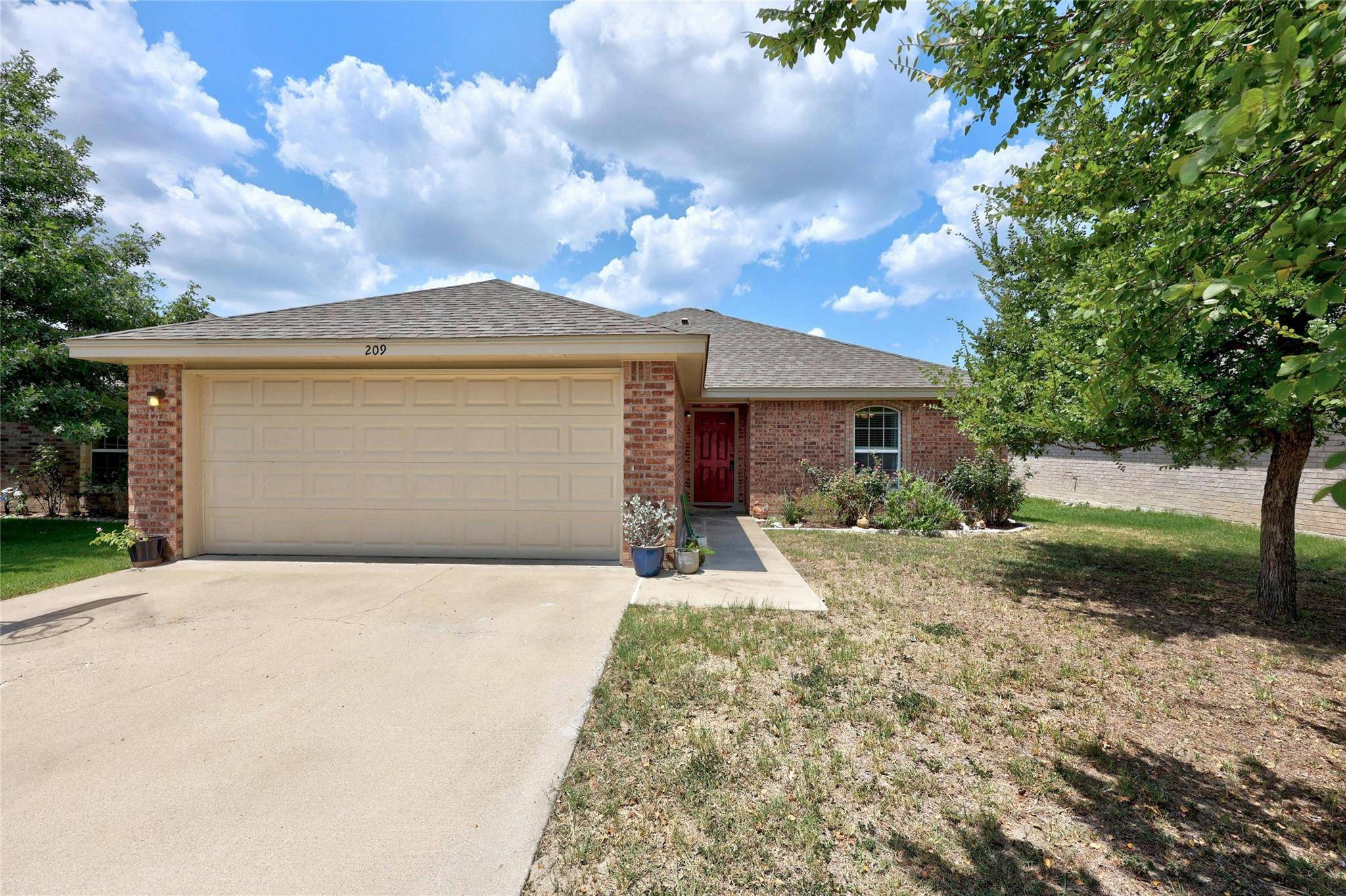 209 Moonstone DR, Jarrell, TX 76537
