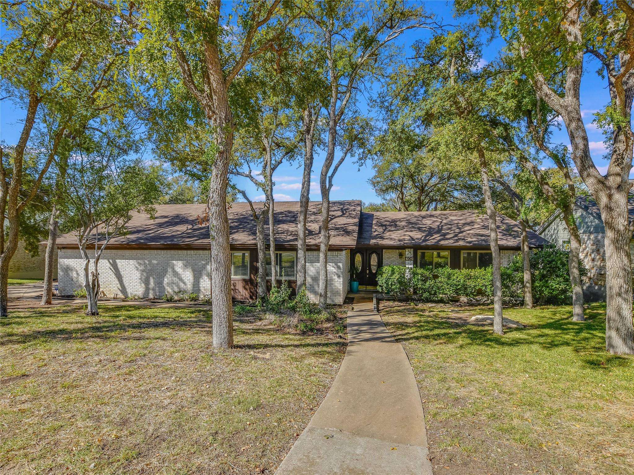 606 Ridge Crest DR, Round Rock, TX 78664