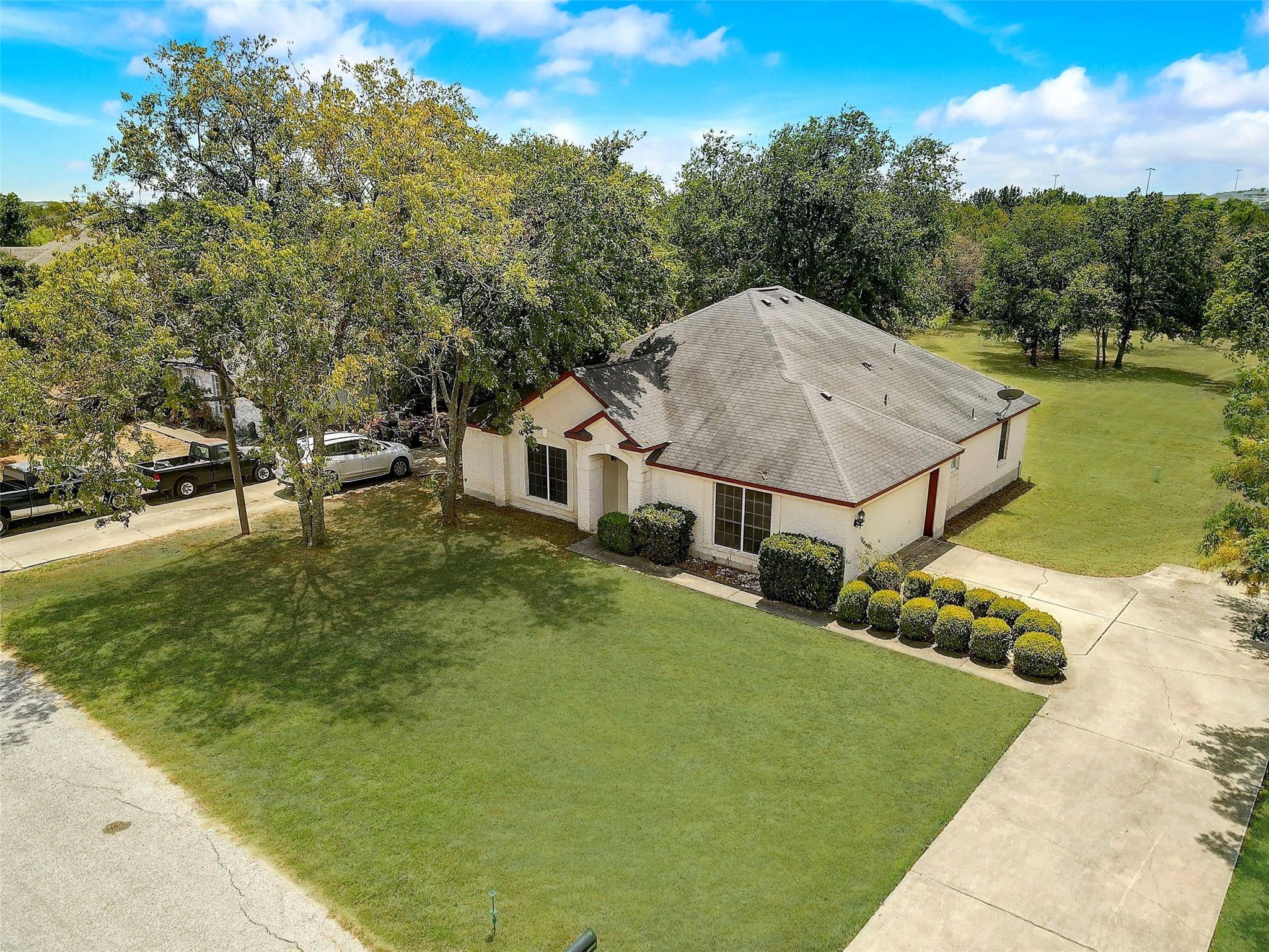 301 Dryden LN, Buda, TX 78610