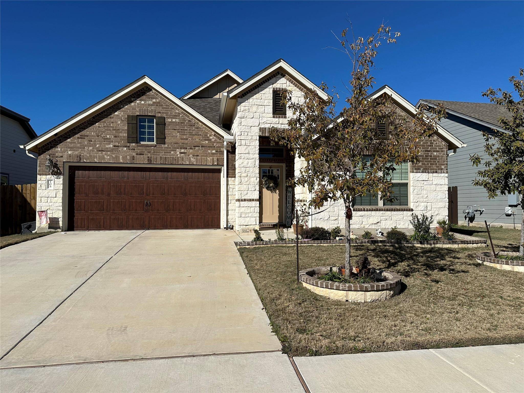 105 Hedge Green Hollow DR, Hutto, TX 78634