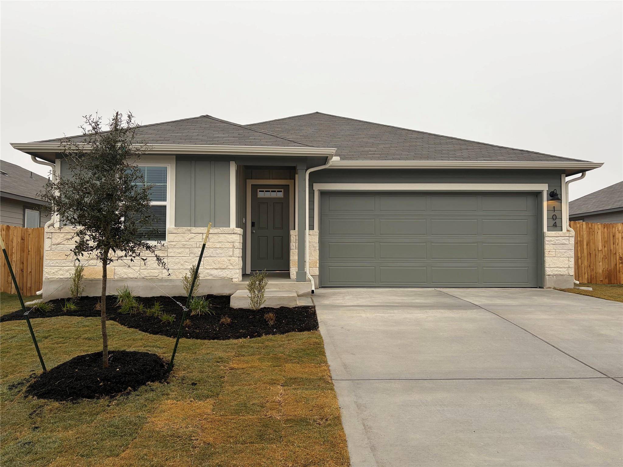 104 Honey Bee RD, Jarrell, TX 76537
