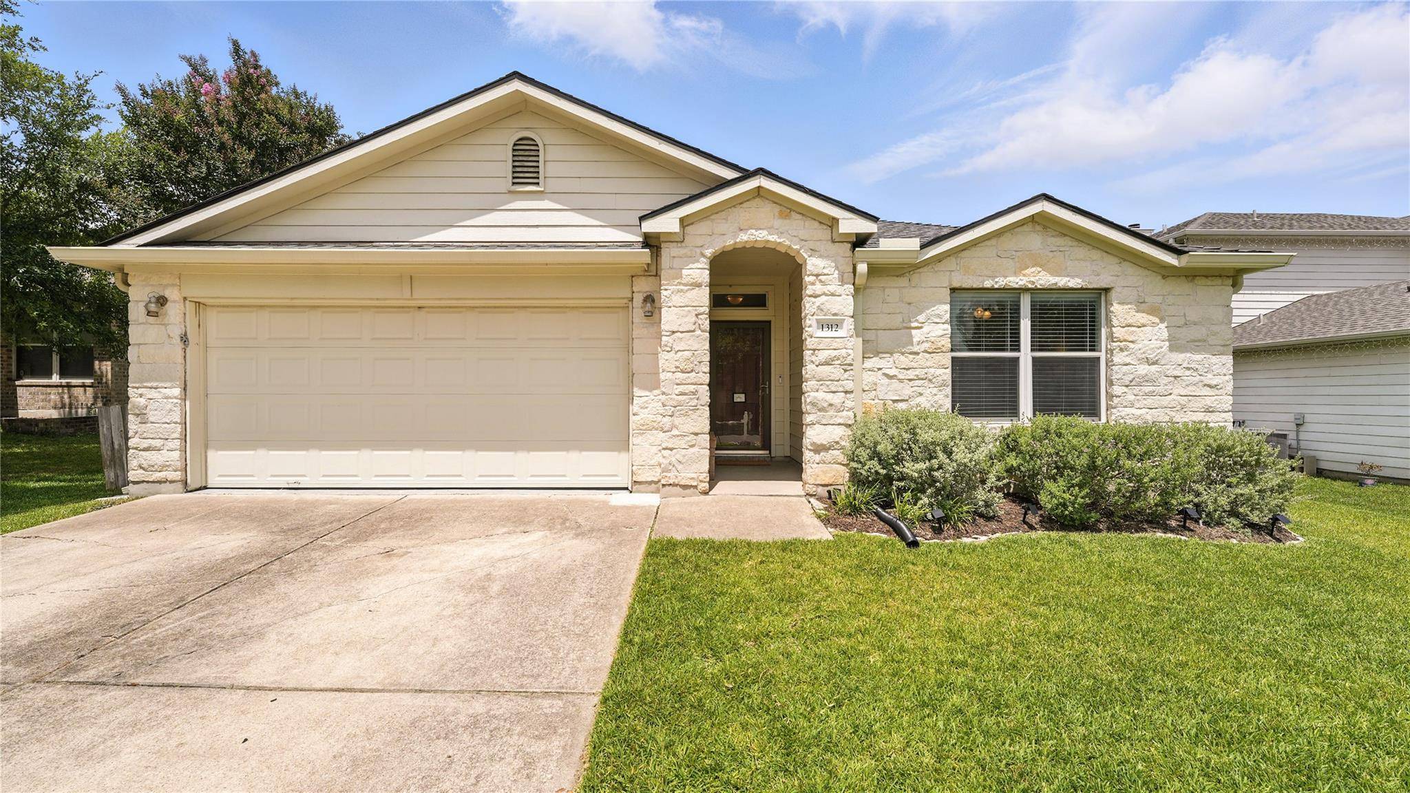 1312 Sunflower LN, San Marcos, TX 78666
