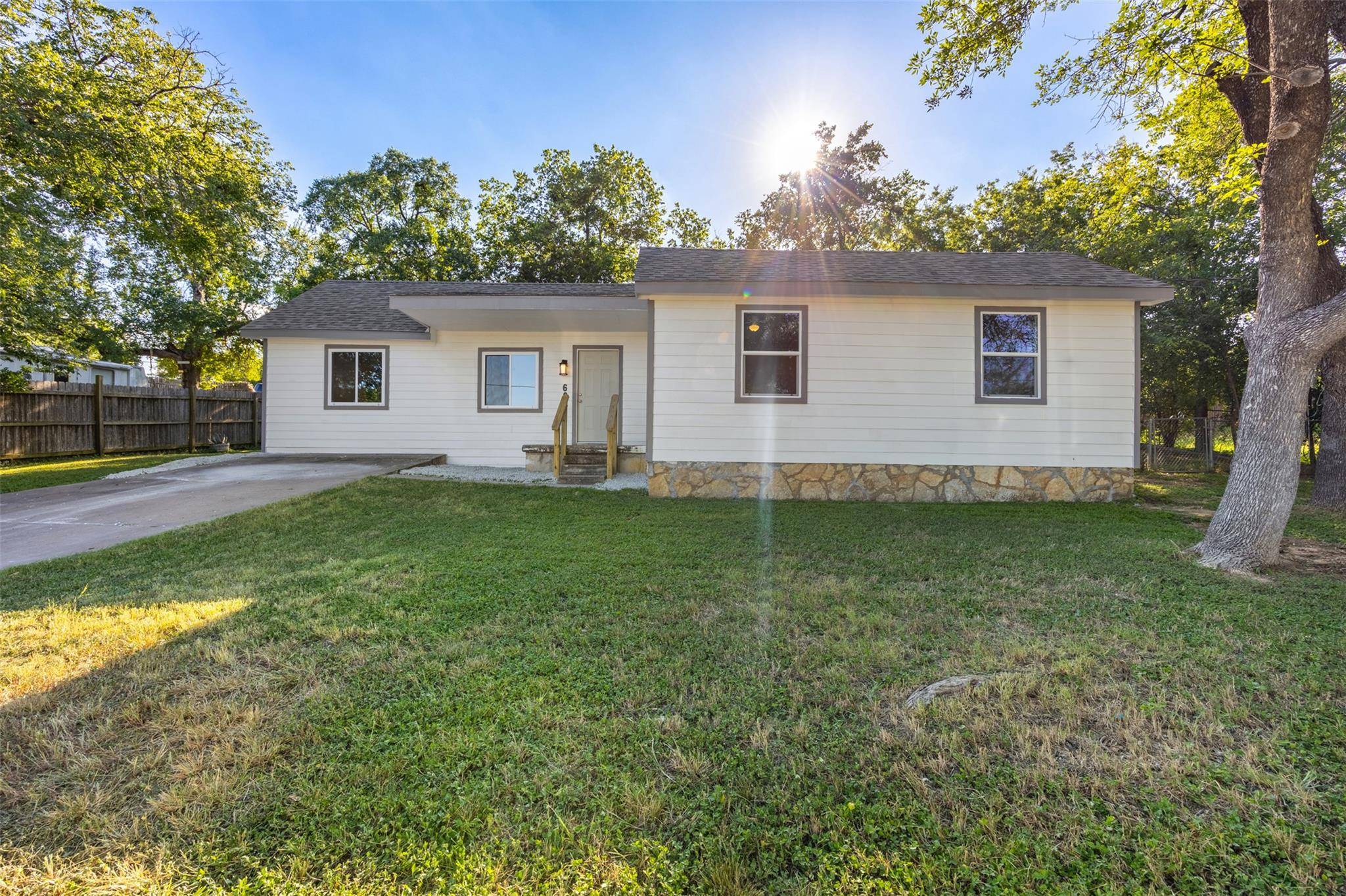 608 Live Oak ST, Gatesville, TX 76528