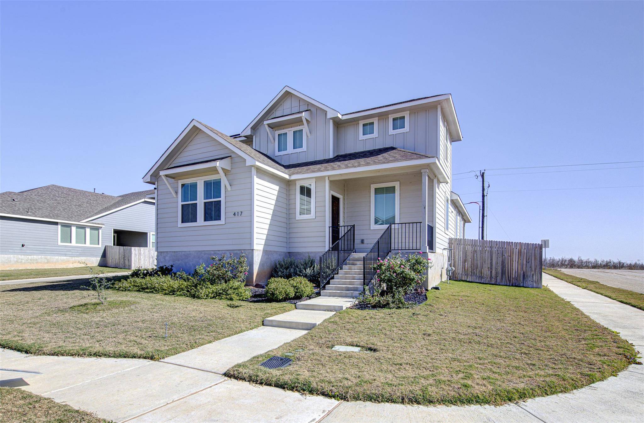 417 Ravens Crest DR, Hutto, TX 78634