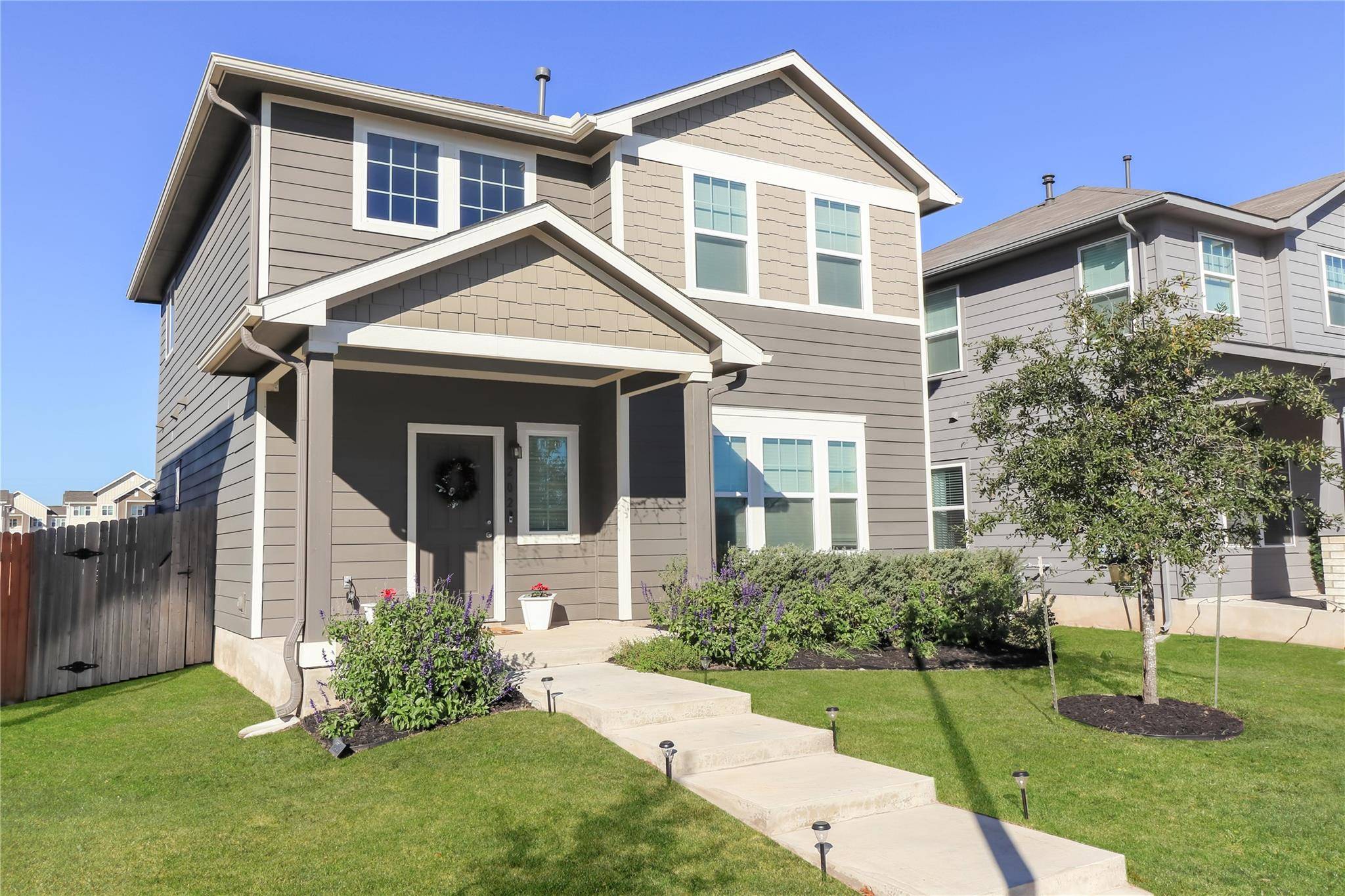 202 Clearlake DR, Hutto, TX 78634