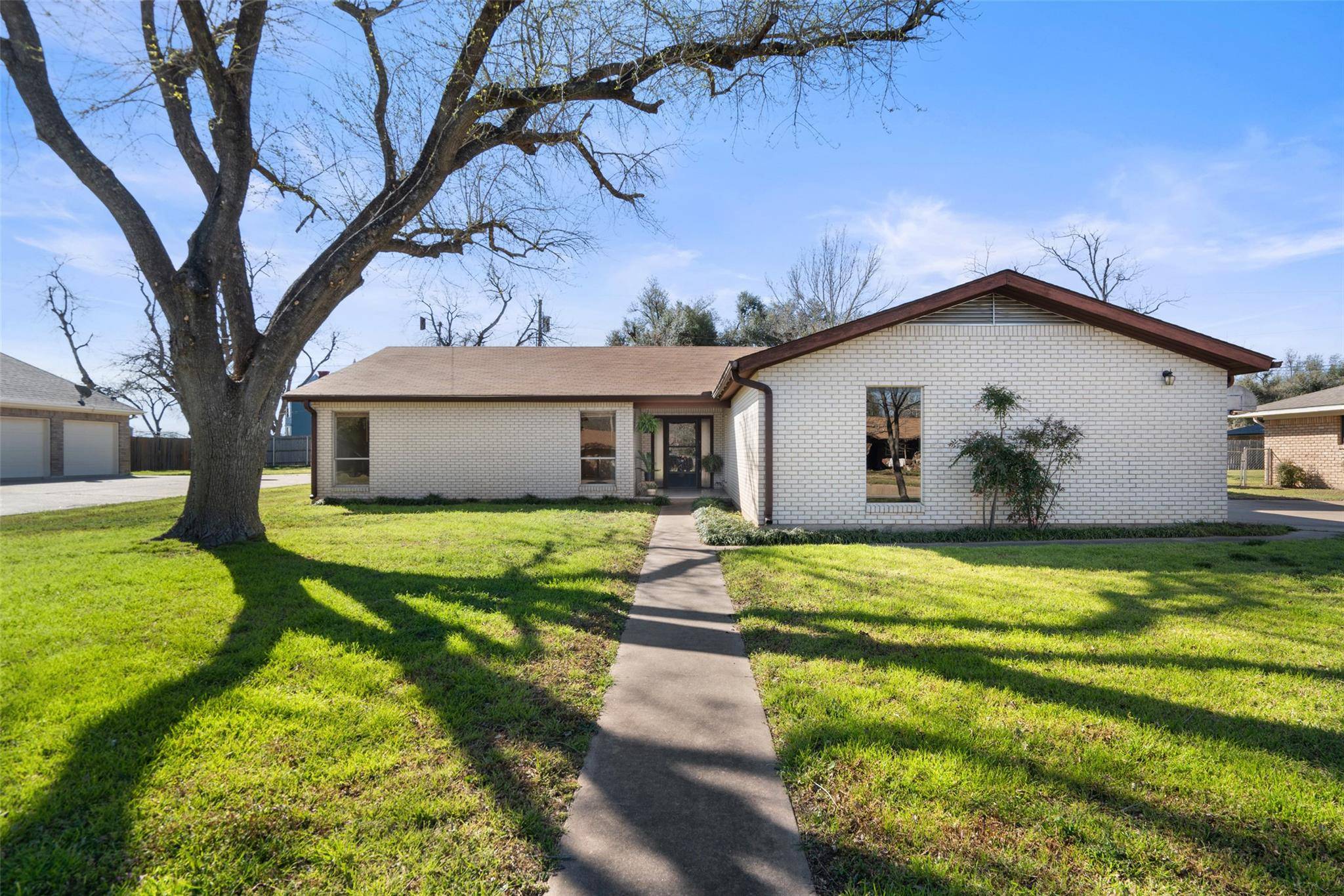 1608 Tammi LN, Taylor, TX 76574