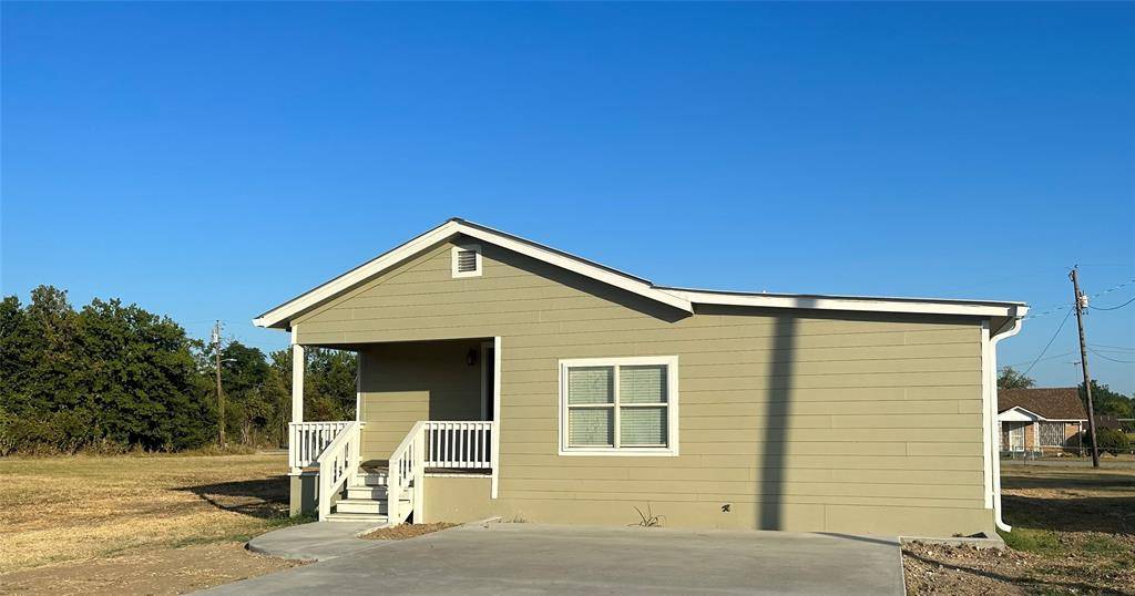 216 E 1st ST, Rockdale, TX 76567