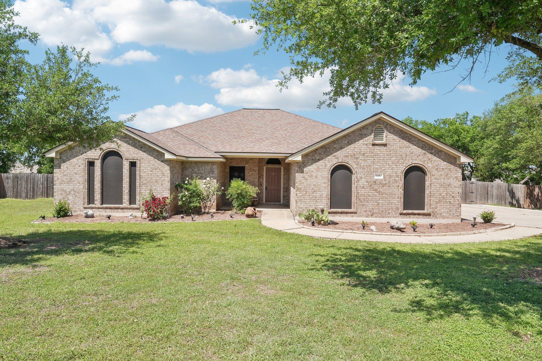 125 Blanco DR, Hutto, TX 78634