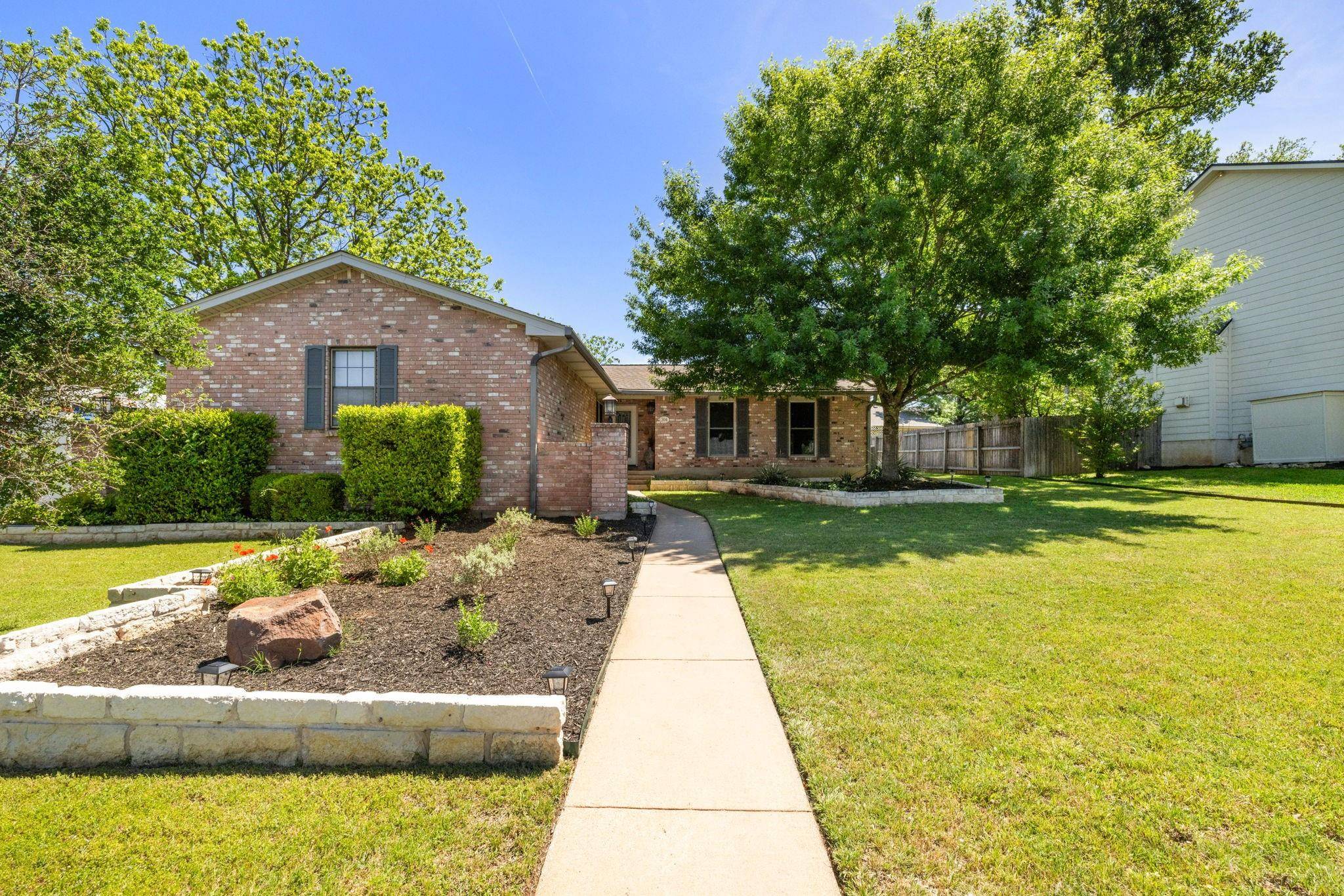 304 Deepwood DR, Georgetown, TX 78628