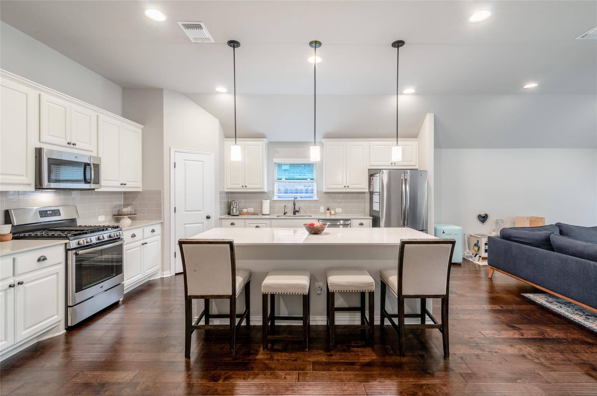 189 White Oak DR, Buda, TX 78610