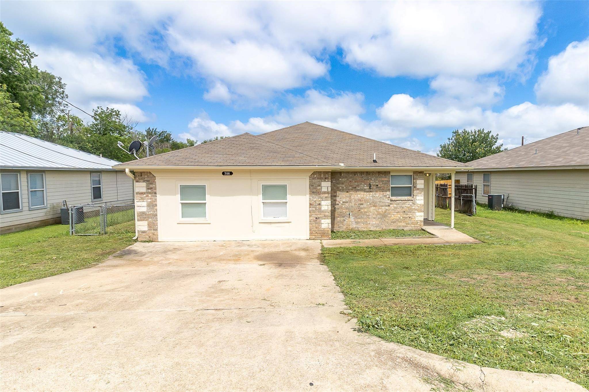706 Brown ST, Lampasas, TX 76550