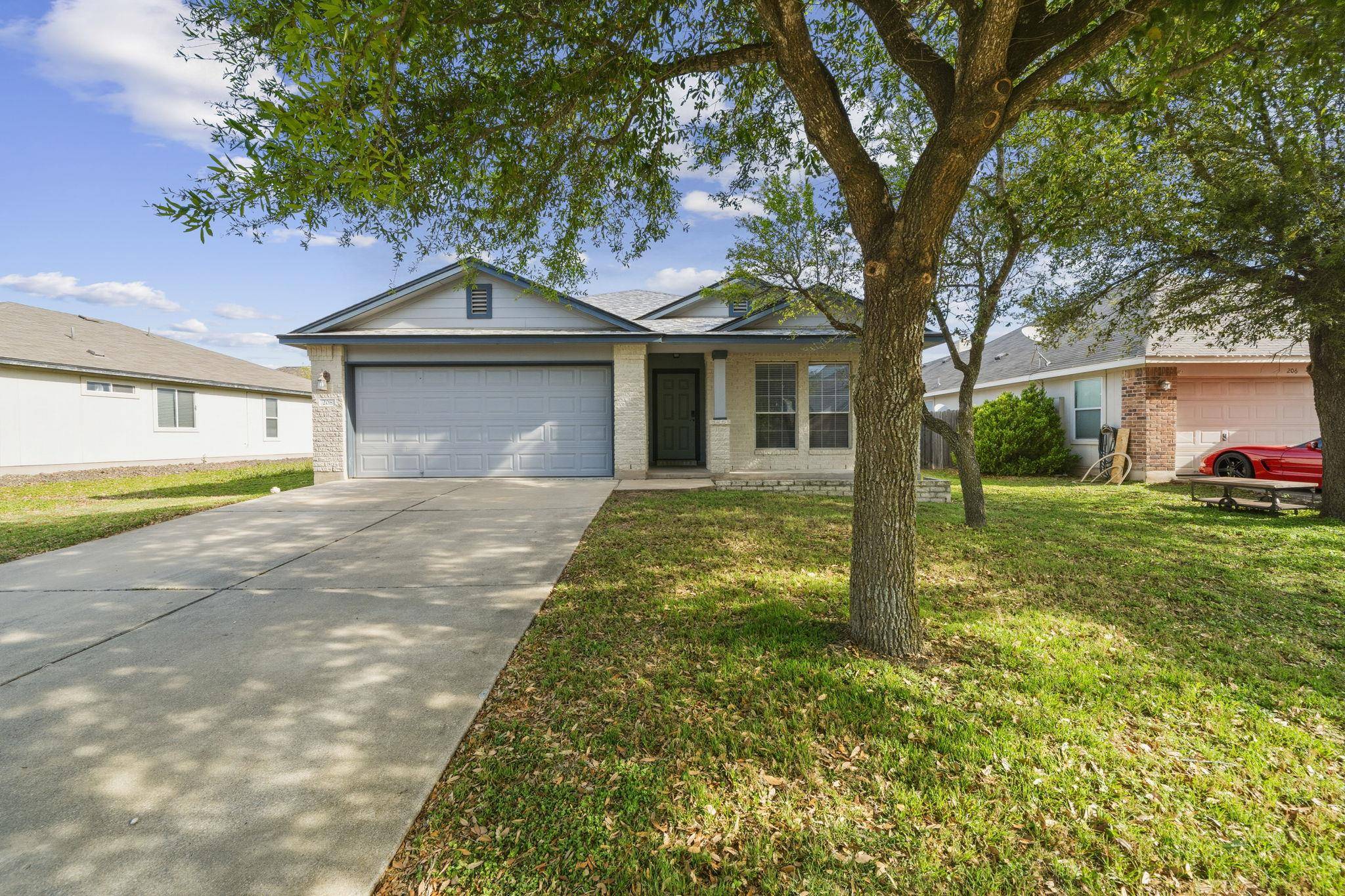 208 Hyltin ST, Hutto, TX 78634