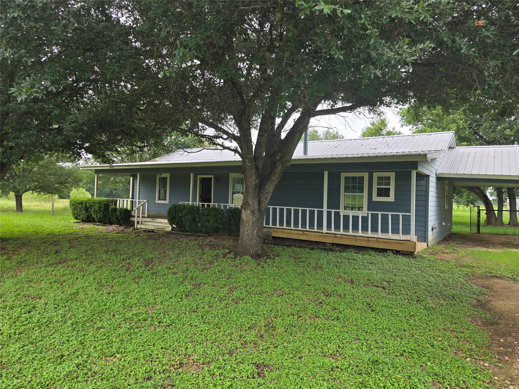 3242 E Fm 696, Lexington, TX 78947