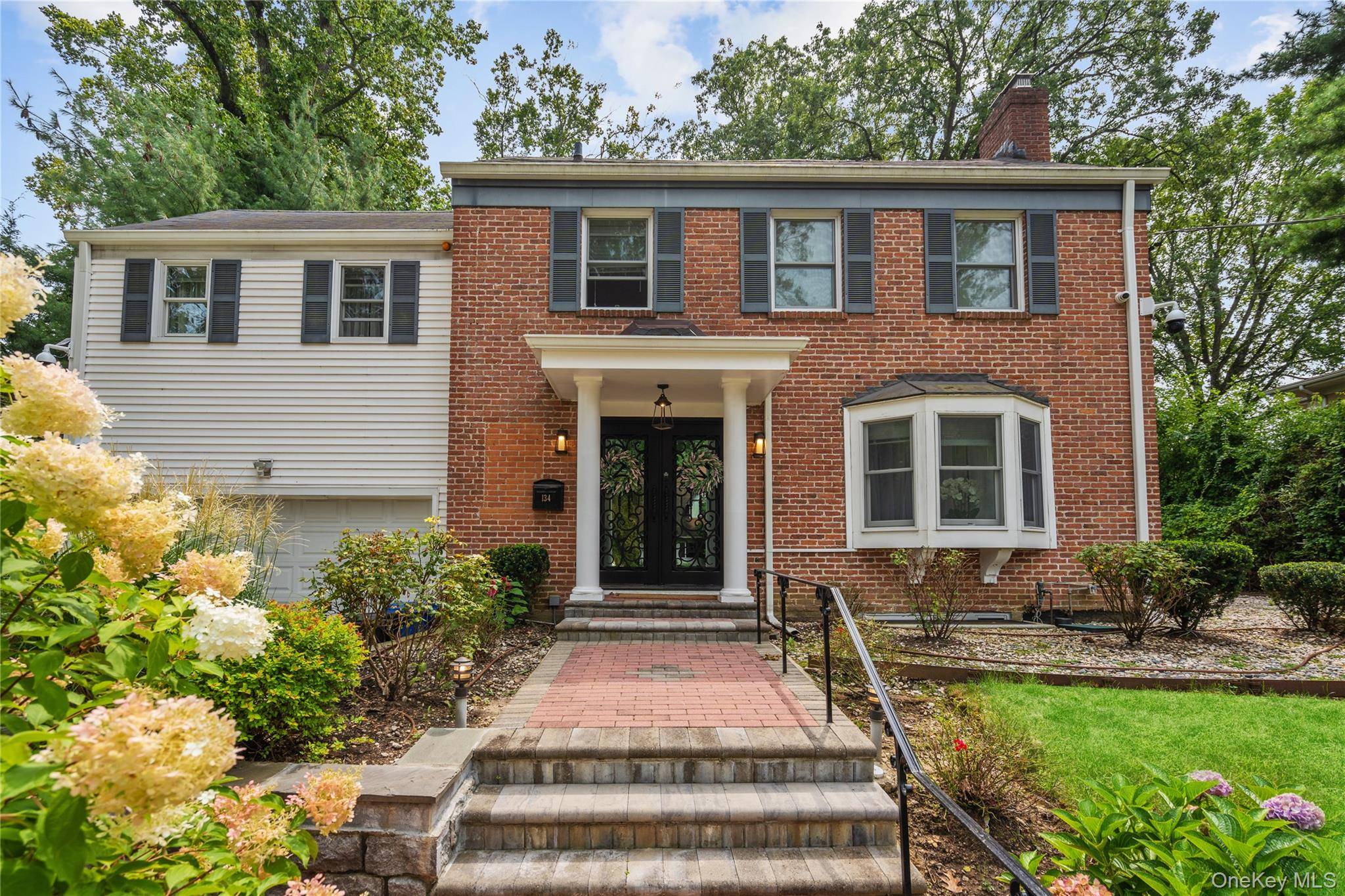 134 Wooleys LN, Great Neck, NY 11023