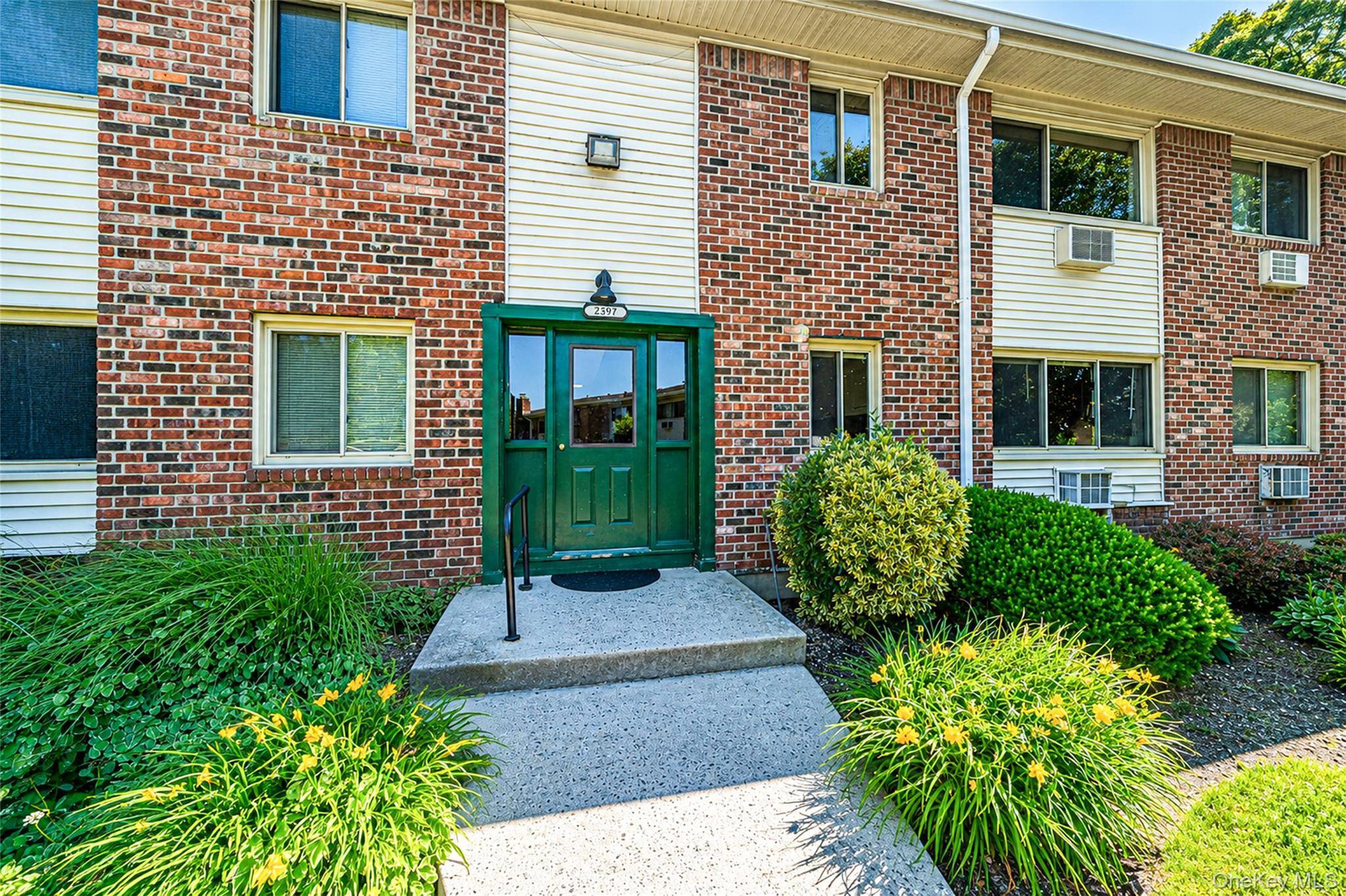 2397 union blvd #8a, Islip, NY 11751