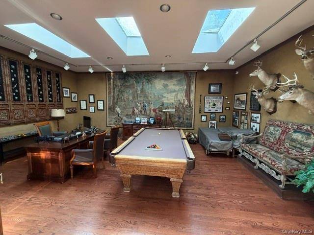 247 Barrett RD, Lawrence, NY 11559