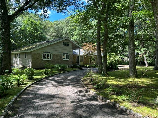 3 Fox LN, Locust Valley, NY 11560