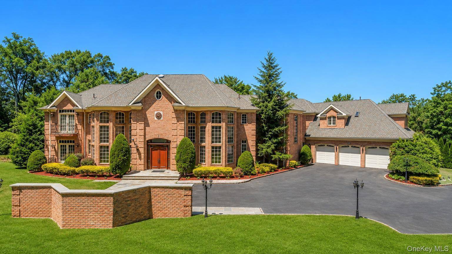 250 Oyster Bay RD, Locust Valley, NY 11560