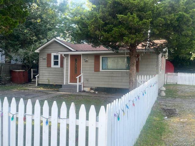 84 Point RD, Flanders, NY 11901