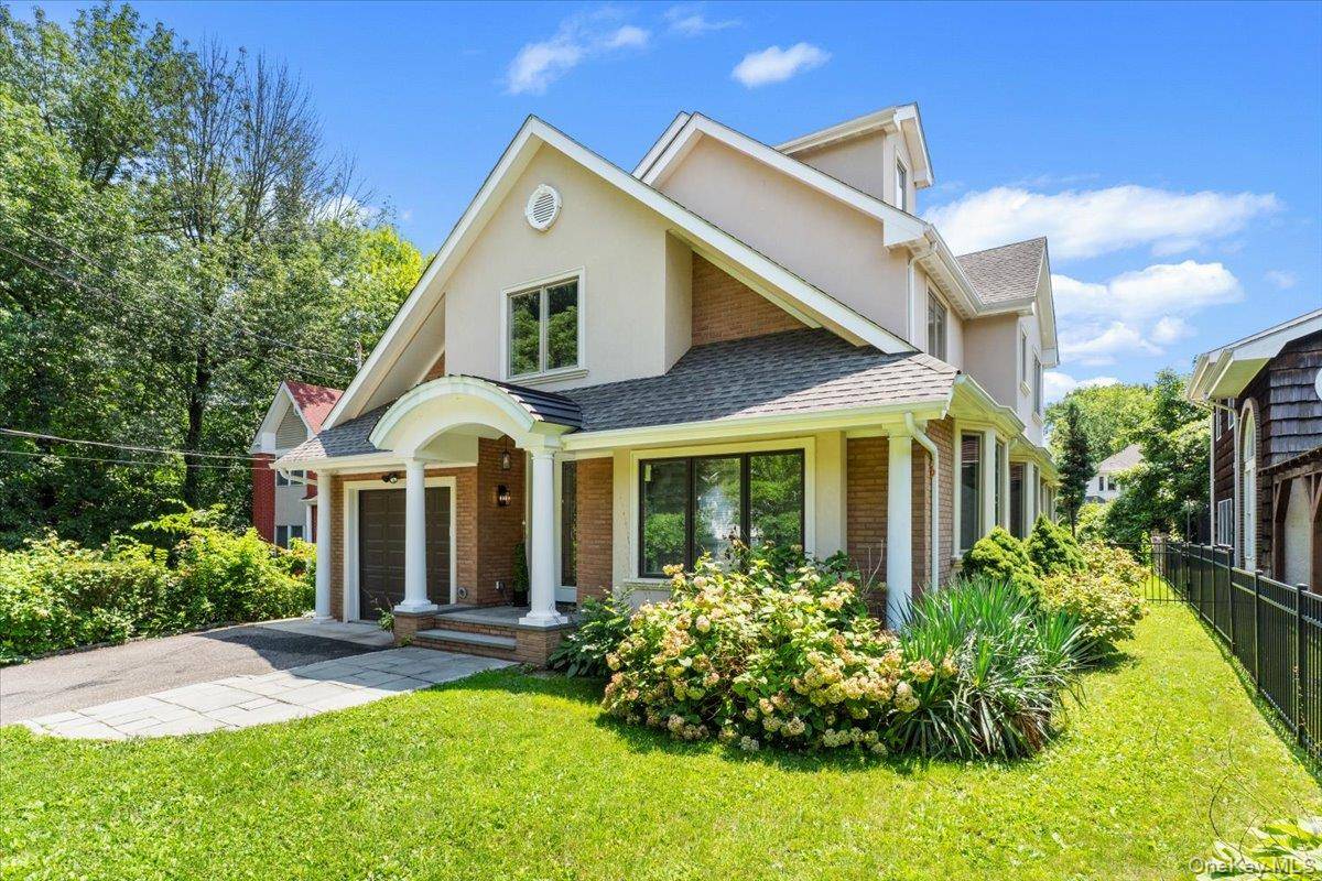11A Forest LN, Great Neck, NY 11024