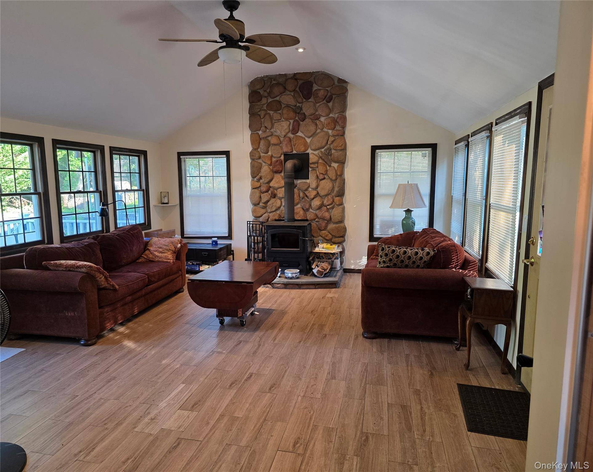 51 Aloma RD, Rocky Point, NY 11778