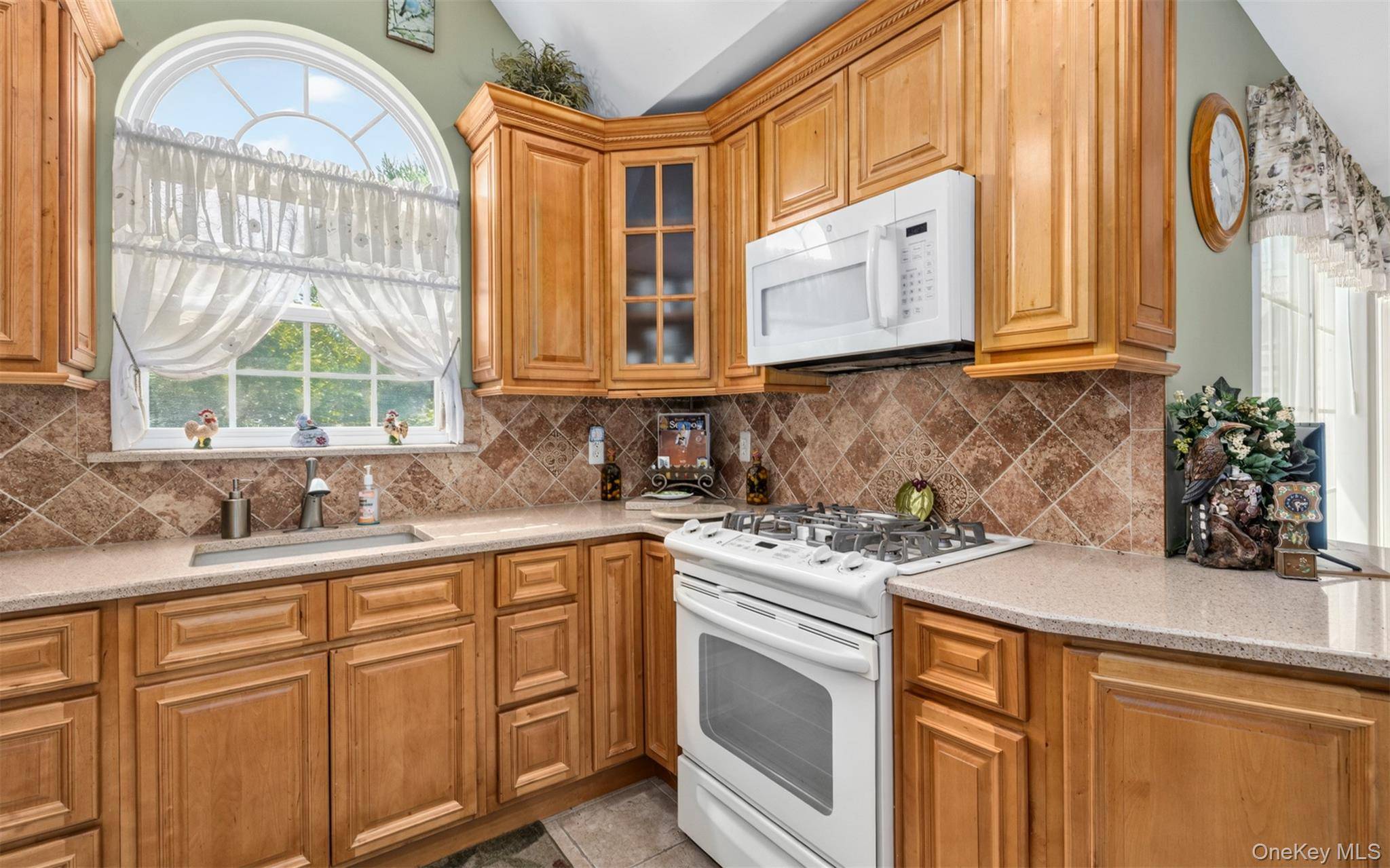 110 Joseph LN, Dix Hills, NY 11746