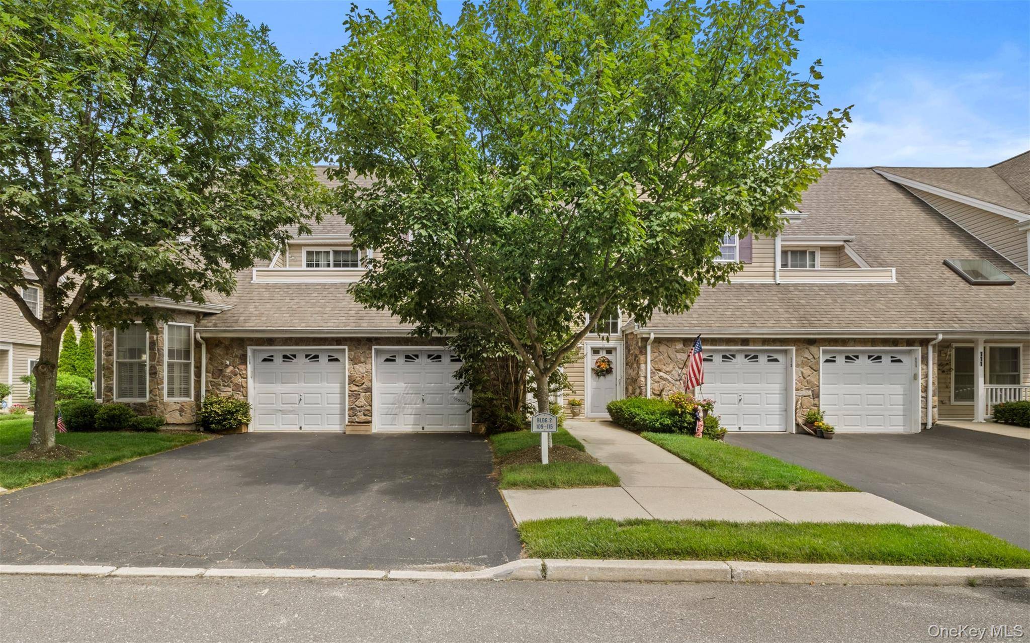 110 Joseph LN, Dix Hills, NY 11746