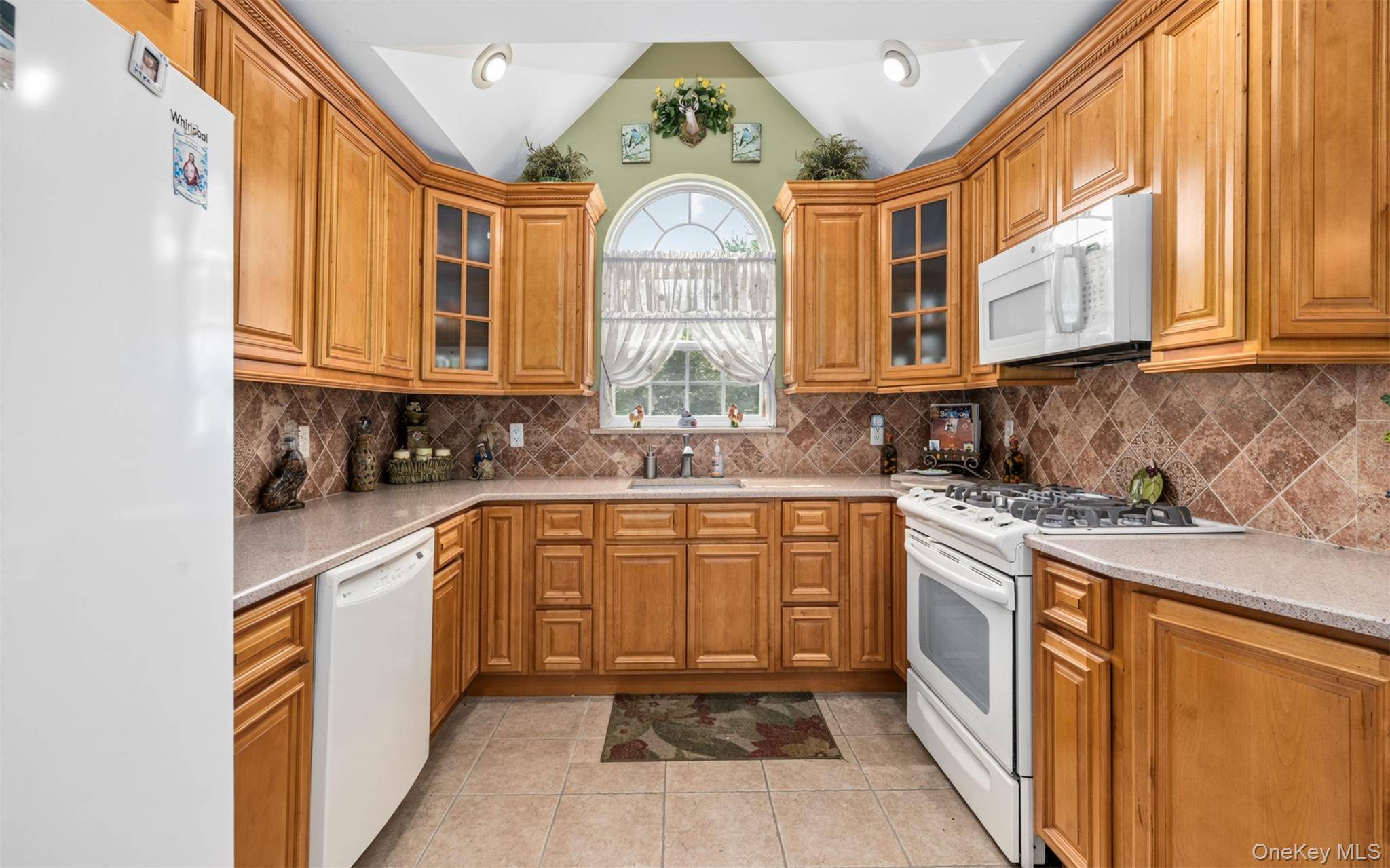 110 Joseph LN, Dix Hills, NY 11746