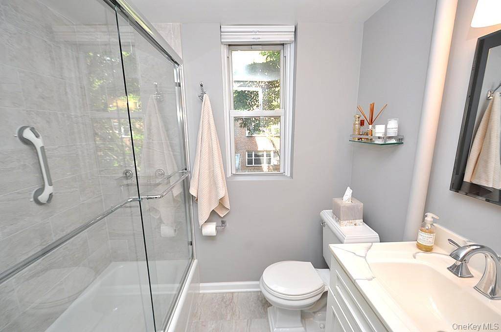235 Garth RD #E2E, Scarsdale, NY 10583